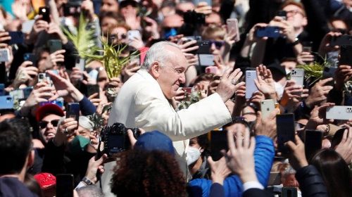 Palmsonntag: Papst feiert Messe auf Petersplatz