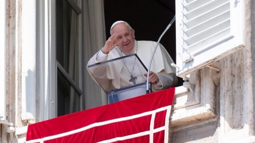 Pápež pri Regina caeli vyzval k zmiereniu: „Obráťme sa k Božím plánom mieru“ 