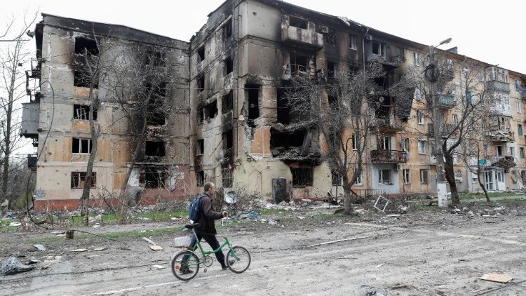 Un palazzo distrutto a Mariupol