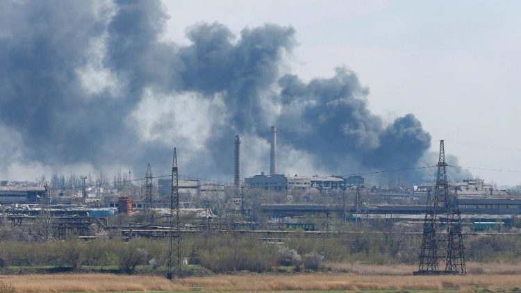 Un'immagine dell'acciaieria Azovstal di Mariupol assediata dalle truppe russe