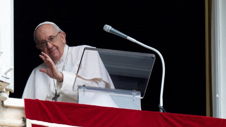 Papež při dnešním setkání s věřícími při modlitbě Regina Caeli 