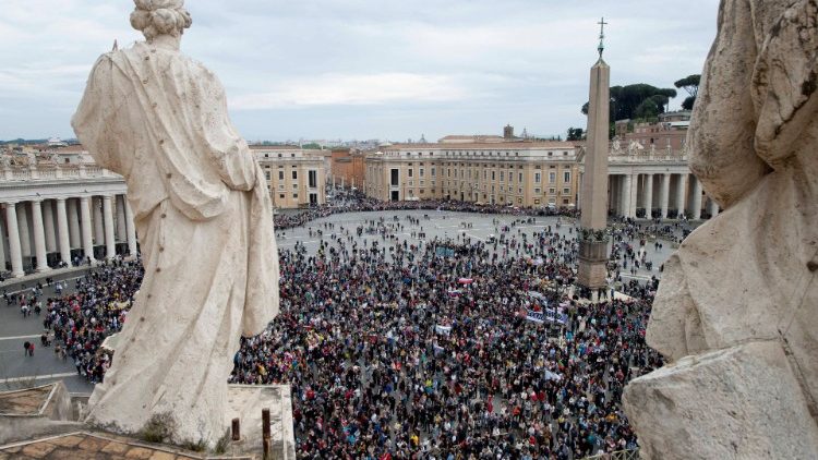 Regina Coeli ima a Szent Péter téren