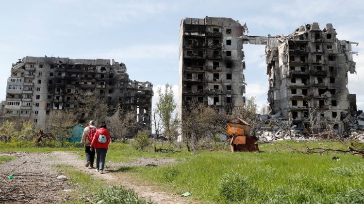 Escenas de destrucción en una zona residencial de Mariúpol, sur de Ucrania