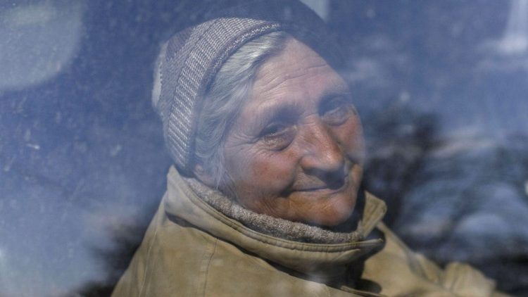 Iš Charkivo regiono evakuota moteris ukrainietė