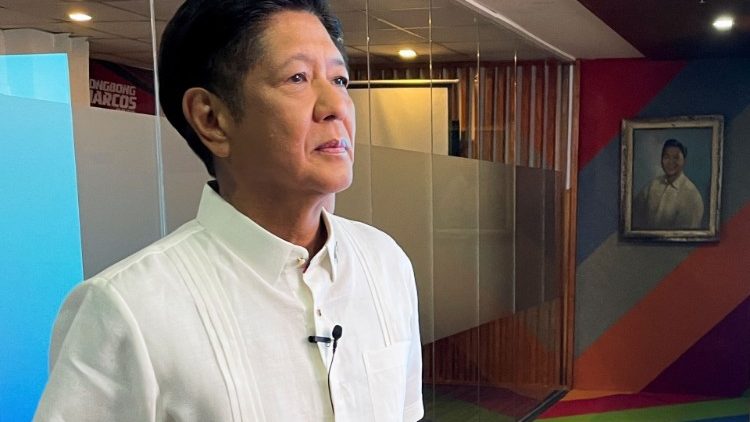 Der neu gewählte Philippinische Präsident Marcos spricht vor Medienvertretern in Mandaluyong