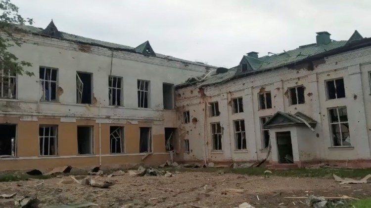 Eine zerstörte Schule in Chernihiv