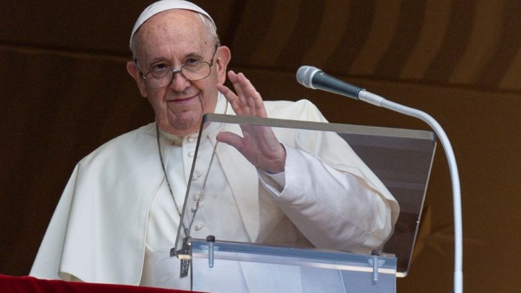Papst Franziskus beim Angelus-Gebet