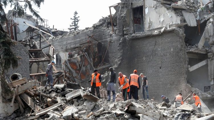 Magofu sasa katika mji wa Mariupol kutokana na vita vinavyoendelendelea.