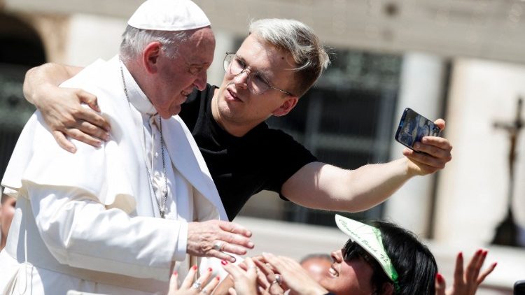 Bei der letzten Generalaudienz: Ein Selfie mit dem Papst