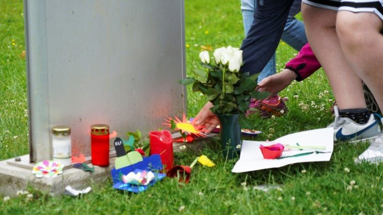 Gedenken an die Opfer der Amokfahrt vor der Schule in Bad Arolsen