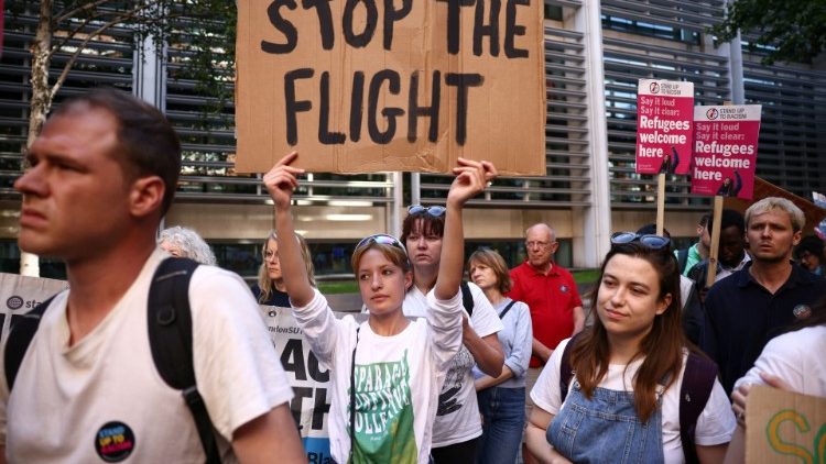 Manifestation contre le projet d'expulsion de migrants arrivés illégalement au Royaume-Uni, le 13 juin 2022 à Londres. 