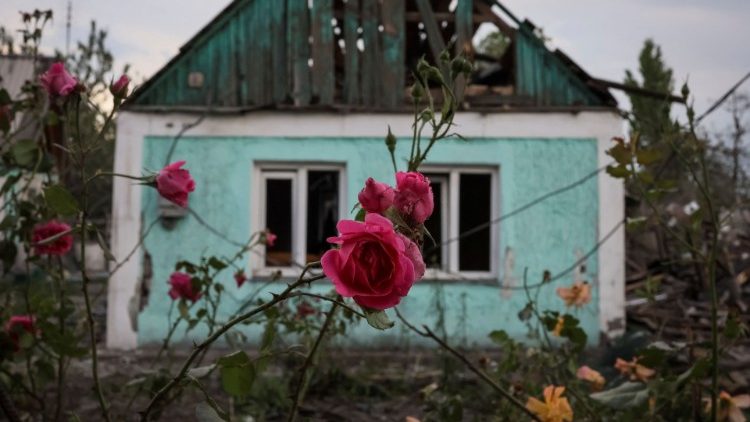 Prédio destruído por ataque militar russo, em meio à invasão russa na Ucrânia, é visto na cidade de Dobropillia, na região de Donetsk, Ucrânia, em 14 de junho de 2022. REUTERS/Gleb Garanich