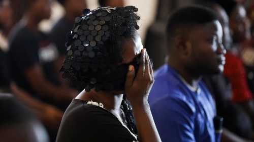 Nigeria: almeno tre morti per un nuovo attacco in una chiesa cattolica
