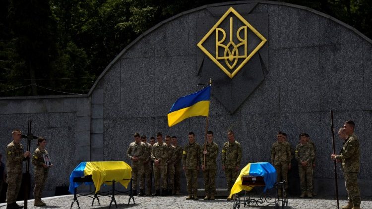 Kare kritusių Ukrainos karių laidotuvės