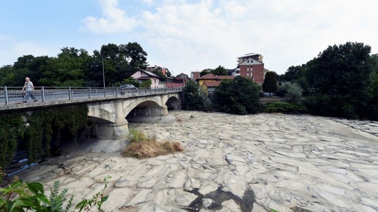Das Flussbett des Santone in Norditalien