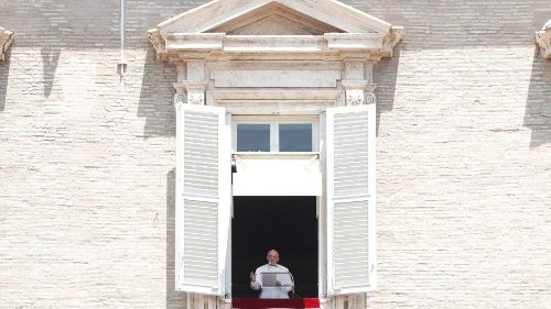 Папа: Петр и Павел учат не терять веру в испытаниях