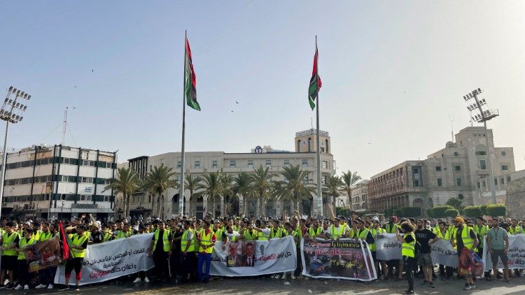 Manifestazione a Piazza dei Martiri a Tripoli