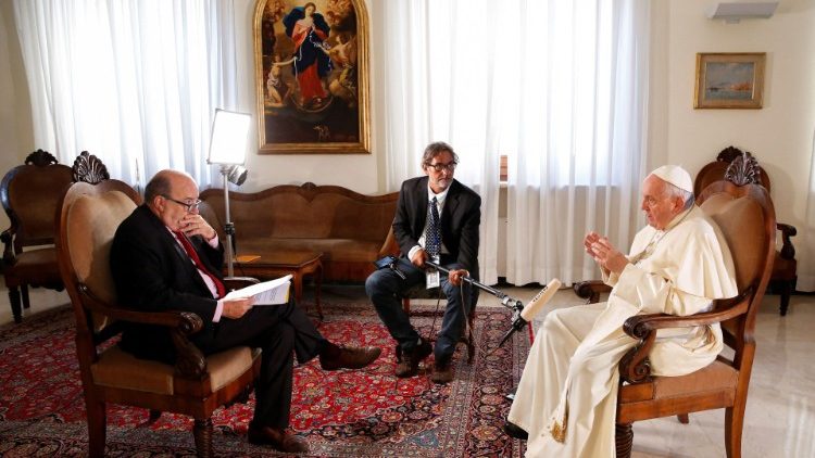 Papež František při rozhovoru pro agenturu Reuters