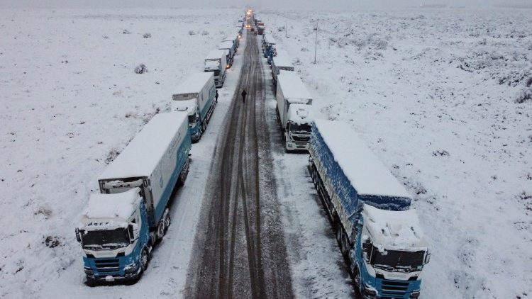 Starker Schneefall in den Anden sorgte für Straßensperrungen und Staus - etwa auf der Route 7 nach Chile (Bild vom 16. Juli 2022)