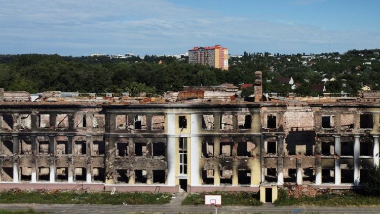 Escola em Kharkiv destruída por mísseis russo. (REUTERS/Nacho Doce)