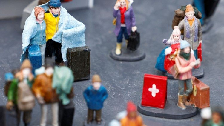 Modelos em miniatura retratam refugiados fugindo da Ucrânia, no parque temático "Mini-Europa" em Bruxelas, Bélgica, 27 de julho de 2022. REUTERS/Yves Herman