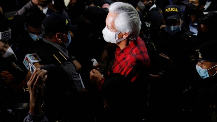 Jose Ruben Zamora bei seiner Festnahme in Guatemala Stadt