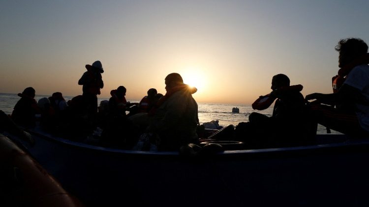 Migranten werden Ende Juli vor der libyschen Küste vom deutschen Schiff Sea Watch 3 aufgenommen