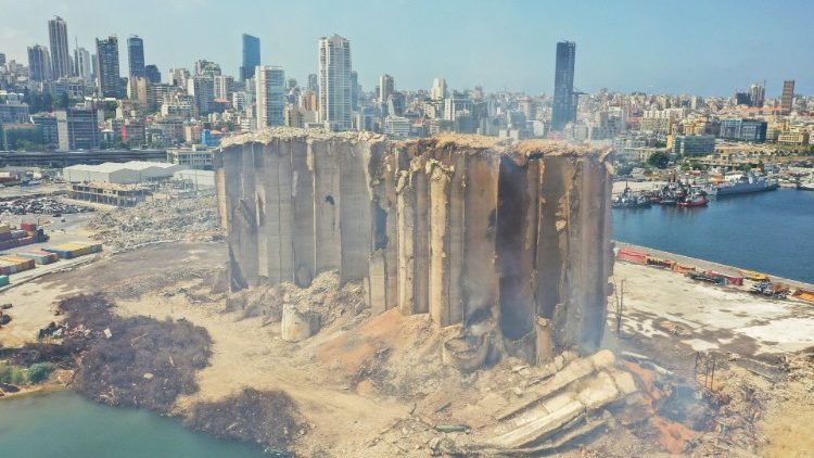 Parte do Porto do Líbano depois da explosão