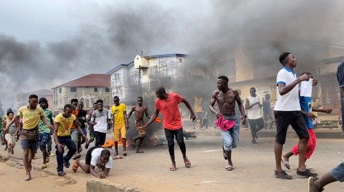 Protestas en Sierra Leona contra el alto coste de la vida, se impone toque de queda