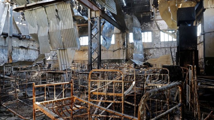 Destruição dentro da prisão de Olenivka, no leste da Ucrânia 