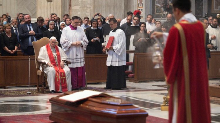 Feier für den verstorbenen Kardinal Tomko im Petersdom