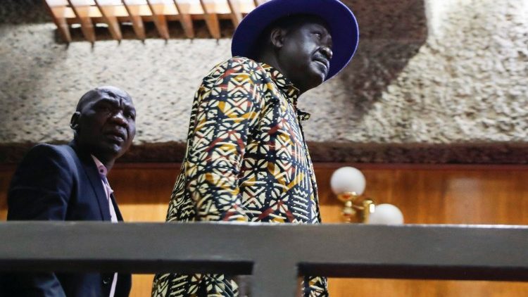 Raila Odinga amepata asilimia 48.85 ya kura halali zilizopigwa.