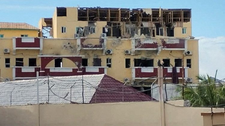 L'Hotel Hayat dopo l'attacco di al-Shabaab