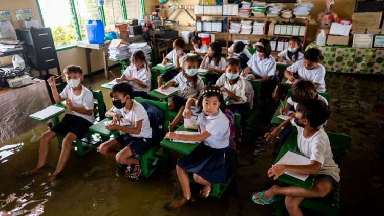 फिलीपिन्स में फिर शुरु हुए स्कूल, तस्वीर 22.08.2022