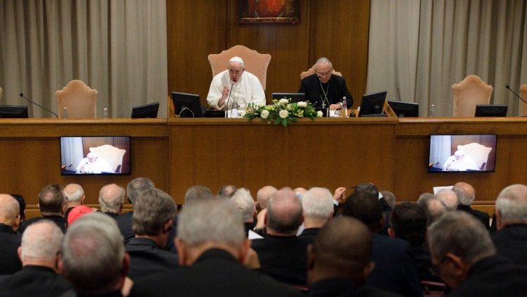 Deuxième jour de session des cardinaux avec le Pape François en salle du Synode au Vatican, le 30 août 2022. 