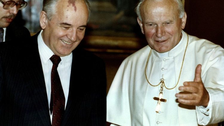 Gorbačov během audience u papeže Jana Pavla II. ve Vatikánu 18. listopadu 1990