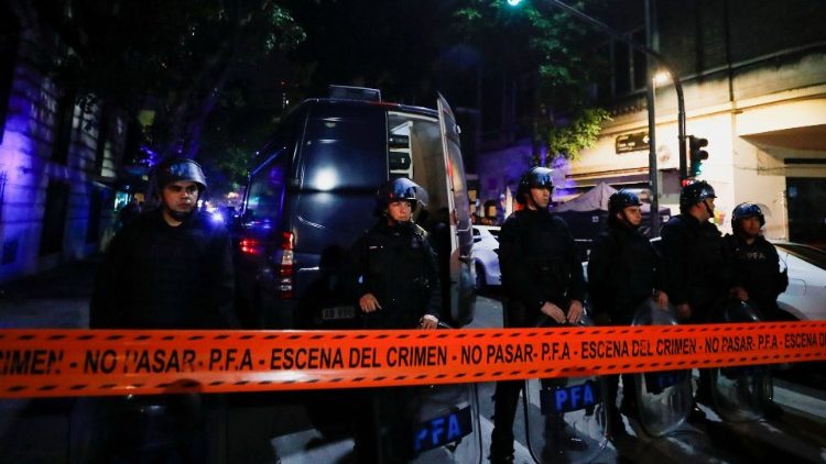 Аргентинские полицейские на месте покушения на Кристину Фернандес де Киршнер