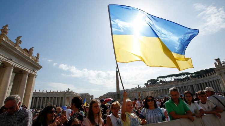 Ukraine-Flagge bei der Generalaudienz am 7.9.2022