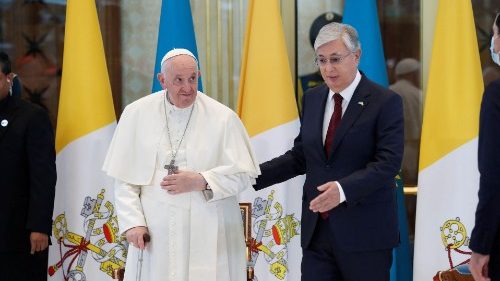 Папа: призвание Казахстана – быть страной встречи