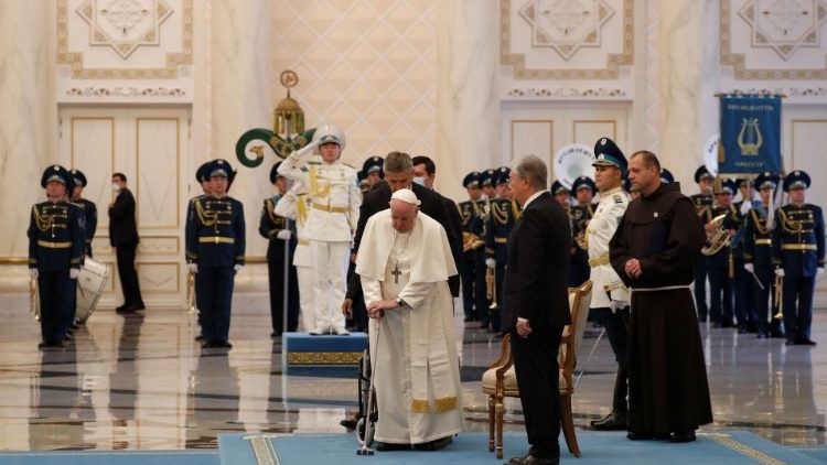 Bp Schneider: papieska wizyta to okazja do ewangelizacji