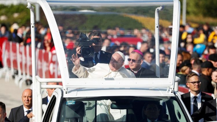 Францішак вітае католікаў, якія сабраліся на Імшу на тэрыторыі EXPO