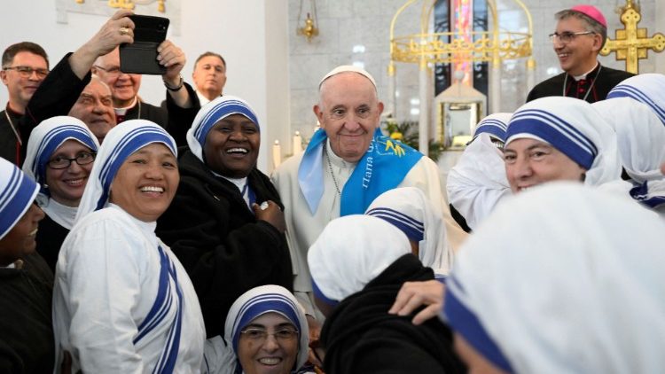 Le Pape François lors de sa visiet au Kazakhstan auprès des missionnaires de la Charité