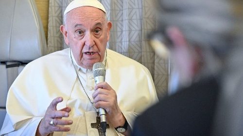 Папа - о законной самообороне и диалоге с агрессором