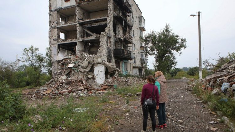 Ucrania, un edificio destruido por los bombardeos