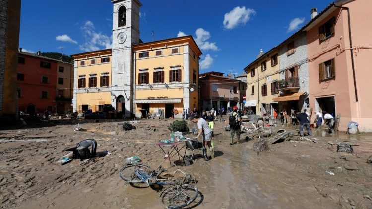 Região italiana das Marcas: o pós enchente em Cantiano