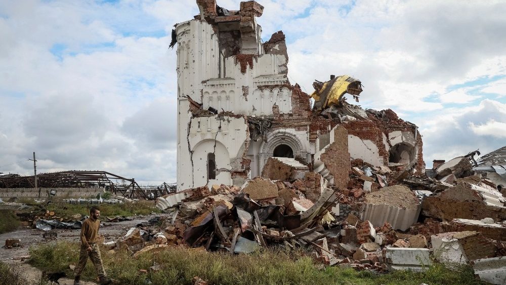 Igreja destruda no povoado de Dolyna, regi?o de Kharkiv (Photo by Gleb Garanich/REUTERS)