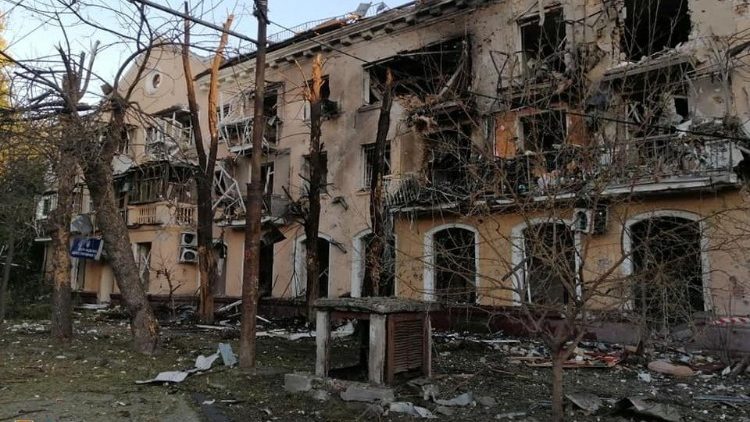Uma visão geral de um prédio danificado após um ataque de mísseis, em meio ao ataque da Rússia à Ucrânia, em Zaporizhzhia, Ucrânia nesta foto divulgada em 24 de setembro de 2022.