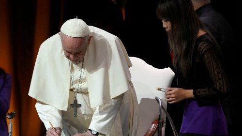 Le Pape signe le pacte d'Assise pour revenir à une économie de l'Évangile