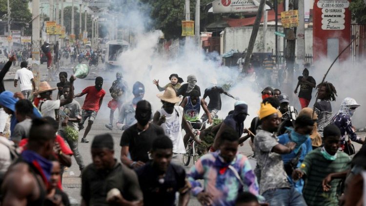 Demonstranten fordern die Abdankung von Haitis Premierminister Ariel Henry
