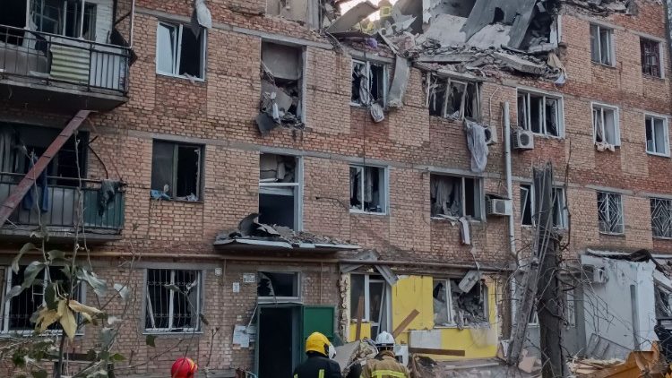 Rescuers work at the site of an apartment building damaged by a Russian military strike, as Russia's attack on Ukraine continues in Mykolaiv October 13, 2022. REUTERS/Viktoriia Lakezina